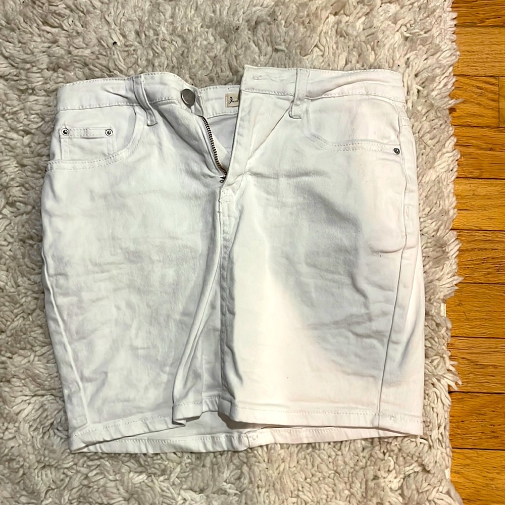 White denim skirt
